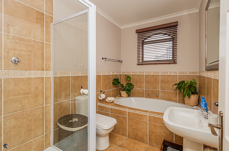 4 Bedroom Property for Sale in Myburgh Park Western Cape
